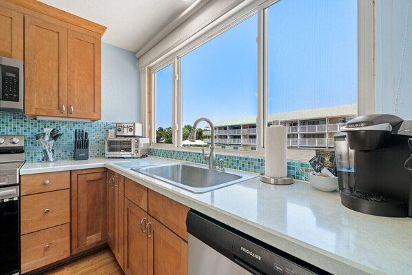 Fridge, microwave, oven, stovetop