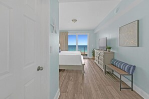 3 chambres, bureau, fer et planche à repasser, lit parapluie