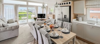 Reel Paradise - UK37723