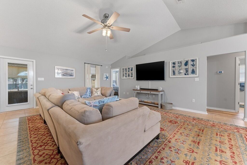 4 Bedroom Vacation Home with Inground Pool & Hot Tub. Discounted Rates, Book Now