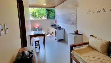 Superior Room | Private kitchen | Microwave, oven, cookware/dishes/utensils