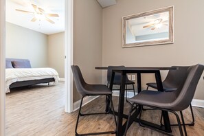 2 chambres, bureau, fer et planche à repasser, Wi-Fi gratuit