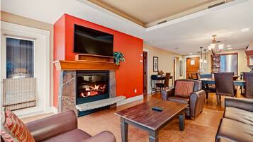 Smart TV, fireplace