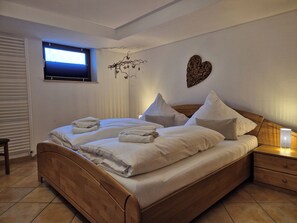 2 chambres, fer et planche à repasser, lit parapluie, Wi-Fi gratuit