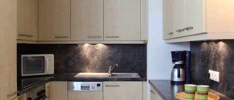 Kühlschrank, Ofen, Herdplatte, Geschirrspüler