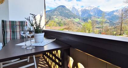 Bright, quiet apartment Kehlstein with great balcony in walking distance to the center