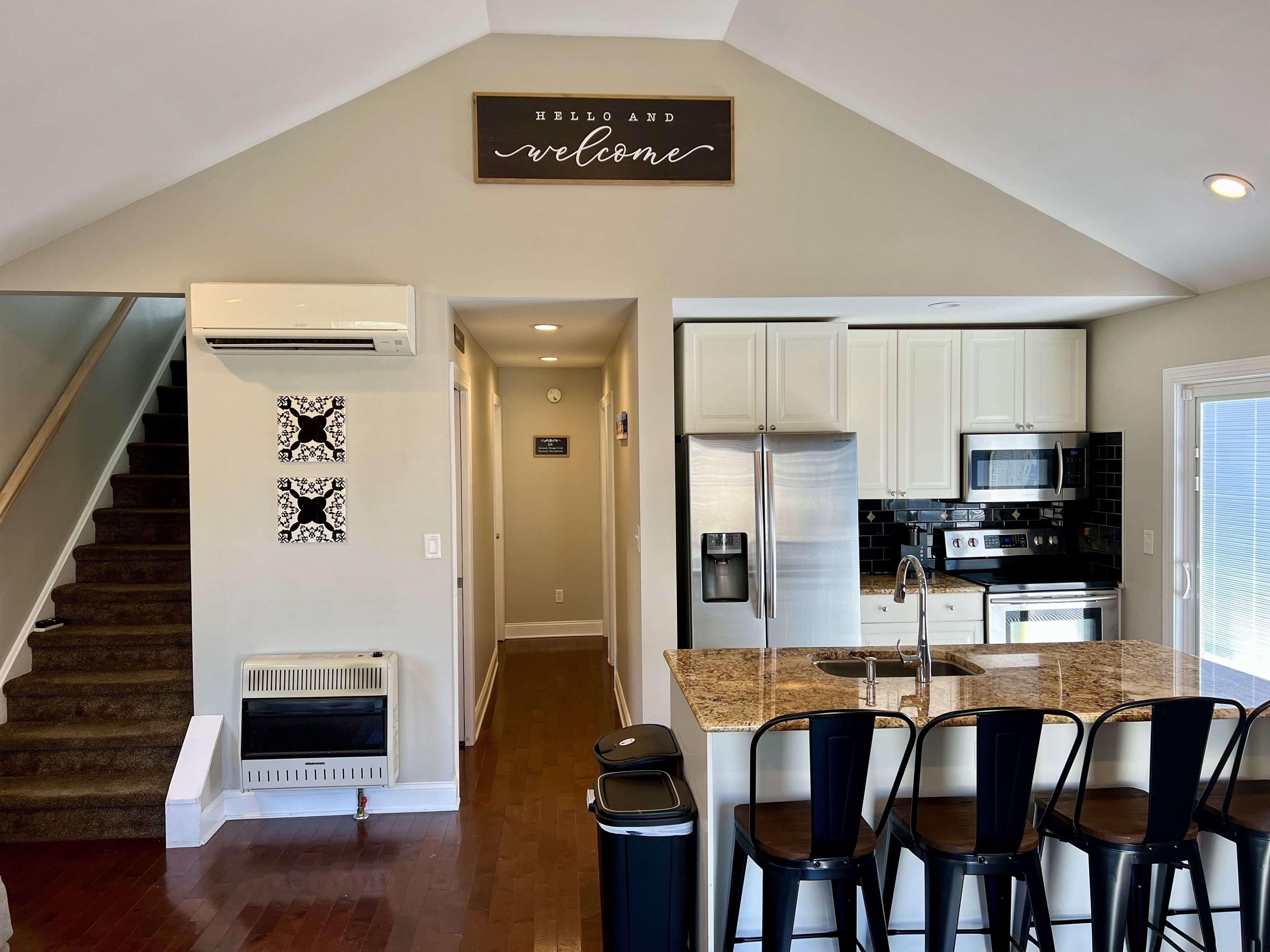 Private Heated Inground Pool, 5 min walk to beach