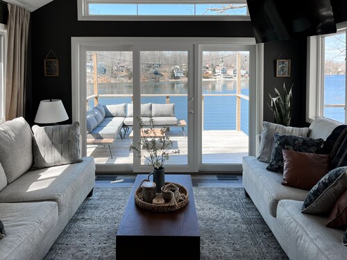 Allsports lakehouse w/private beach/dock, firepit, grill, sunset view!