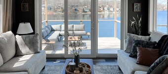 Allsports lakehouse w/private beach/dock, firepit, grill, sunset view!