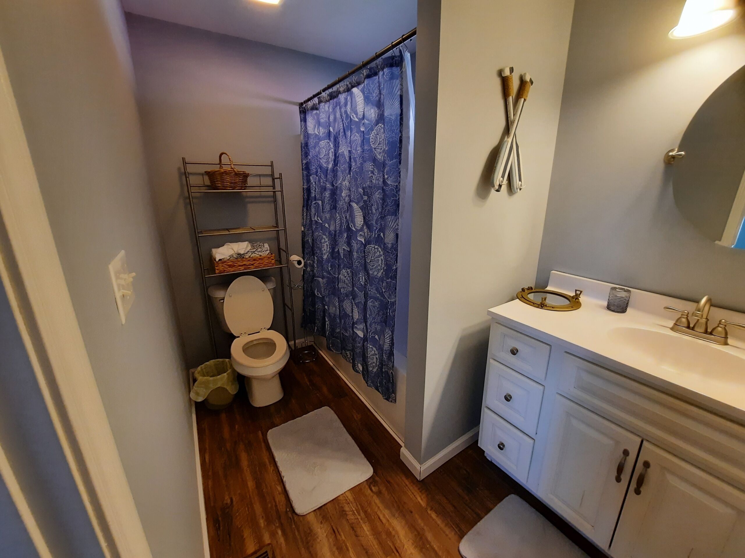 Small house with lake view 5 minutes to I-75 and Renfro Valley.