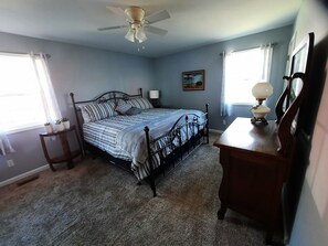 2 bedrooms, iron/ironing board, free WiFi, bed sheets