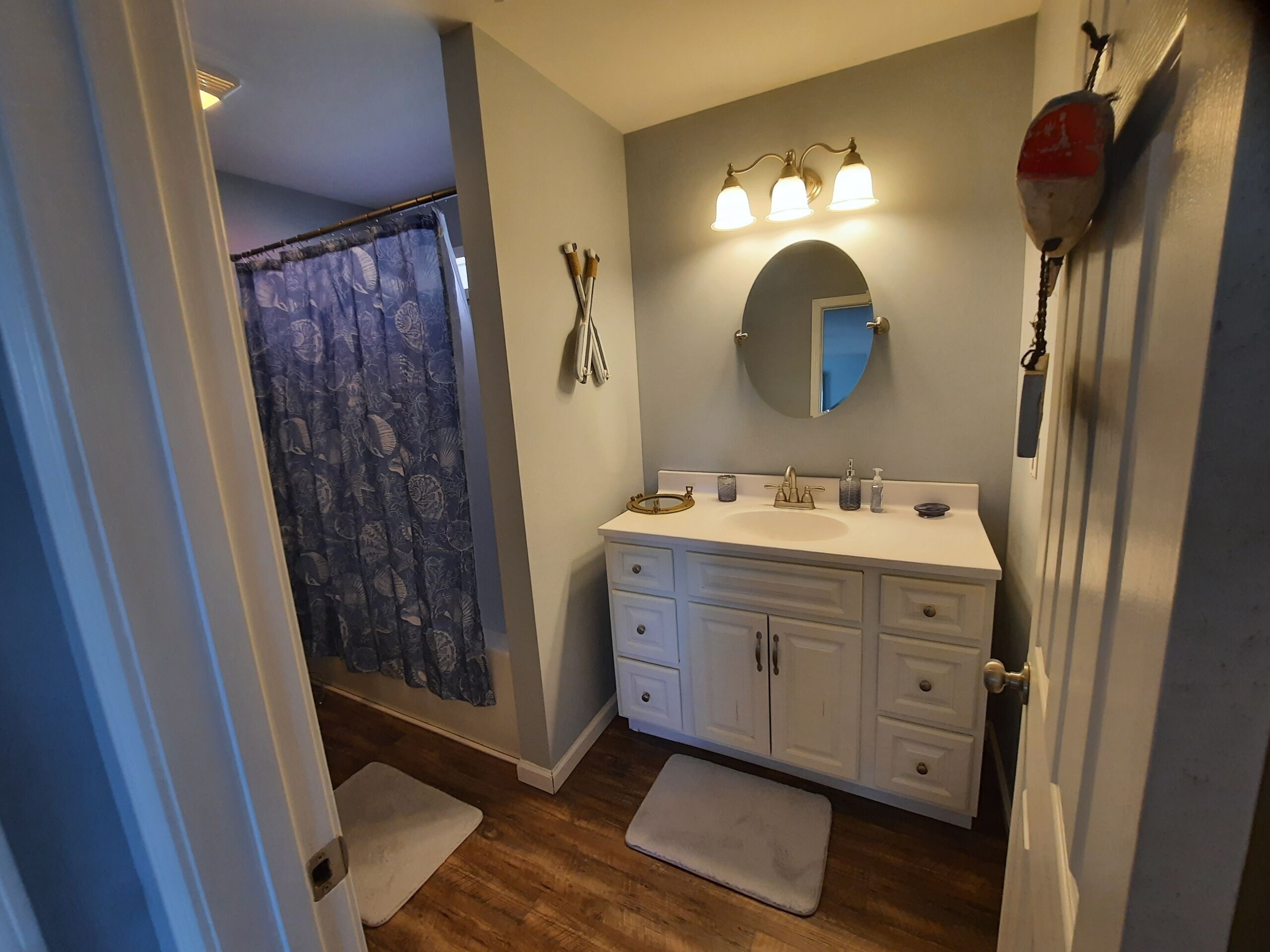 Small house with lake view 5 minutes to I-75 and Renfro Valley.