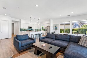 Smart-TV, Tischtennisplatte