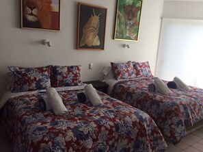 3 chambres, fer et planche à repasser, Wi-Fi gratuit, draps fournis