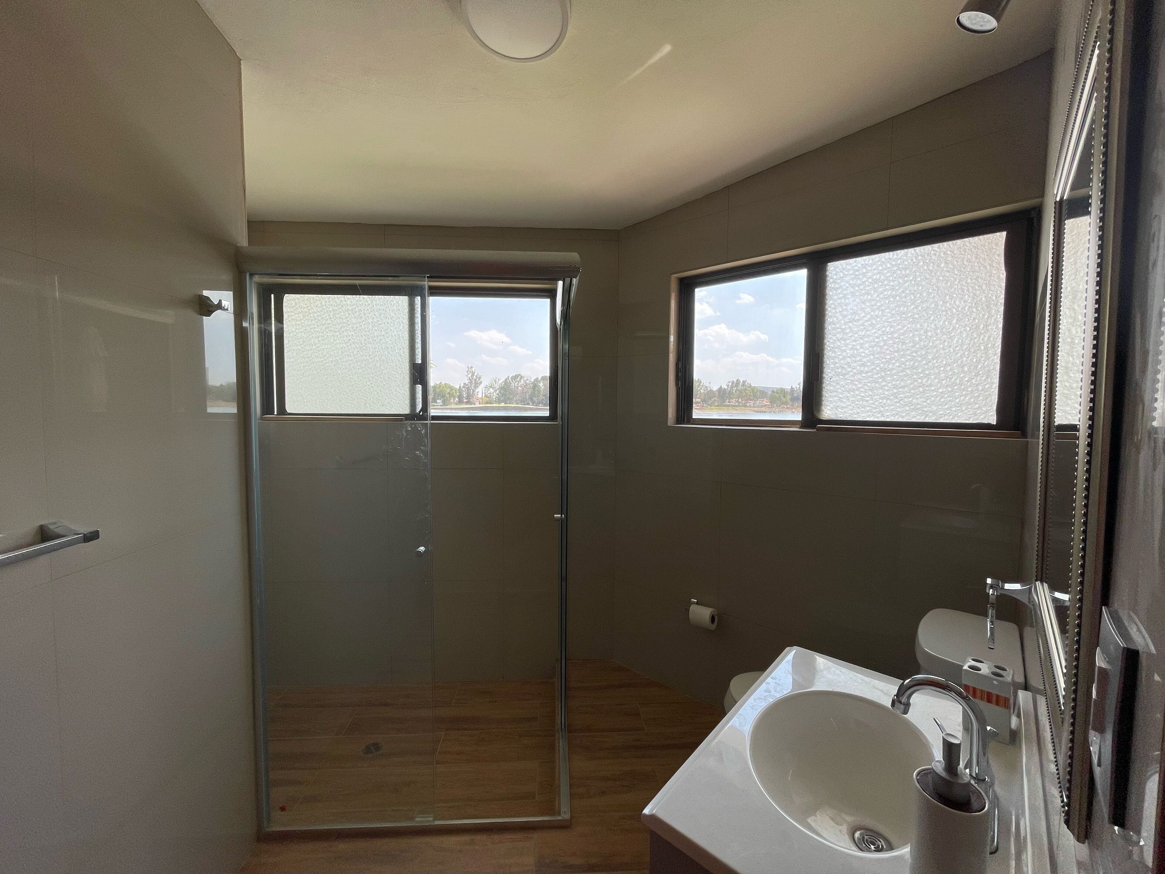 San Gil Golf Club, Beautiful Lake House, pool, kayaks, bicycles  