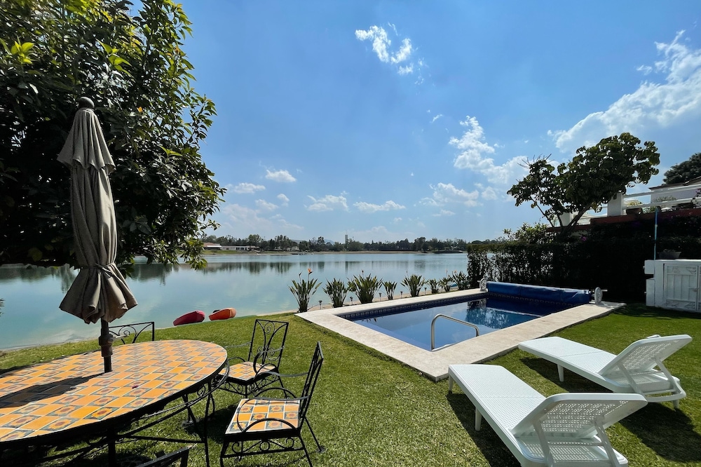 San Gil Golf Club, Beautiful Lake House, pool, kayaks, bicycles