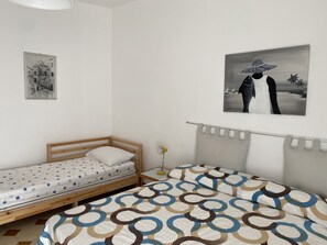 3 chambres, fer et planche à repasser, lit parapluie, Wi-Fi