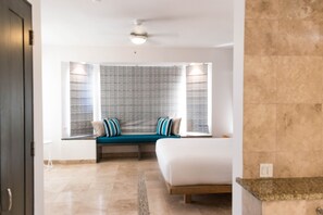 4 chambres, coffres-forts dans les chambres, bureau