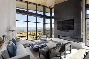 Smart-TV, Kamin, Stereoanlage