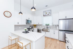Fridge, microwave, oven, stovetop - Brand new Modern Luxury home- close to downtown Houston. (Houston)