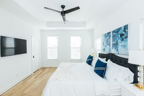3 bedrooms, iron/ironing board, free WiFi, bed sheets - Brand new Modern Luxury home- close to downtown Houston. (Houston)