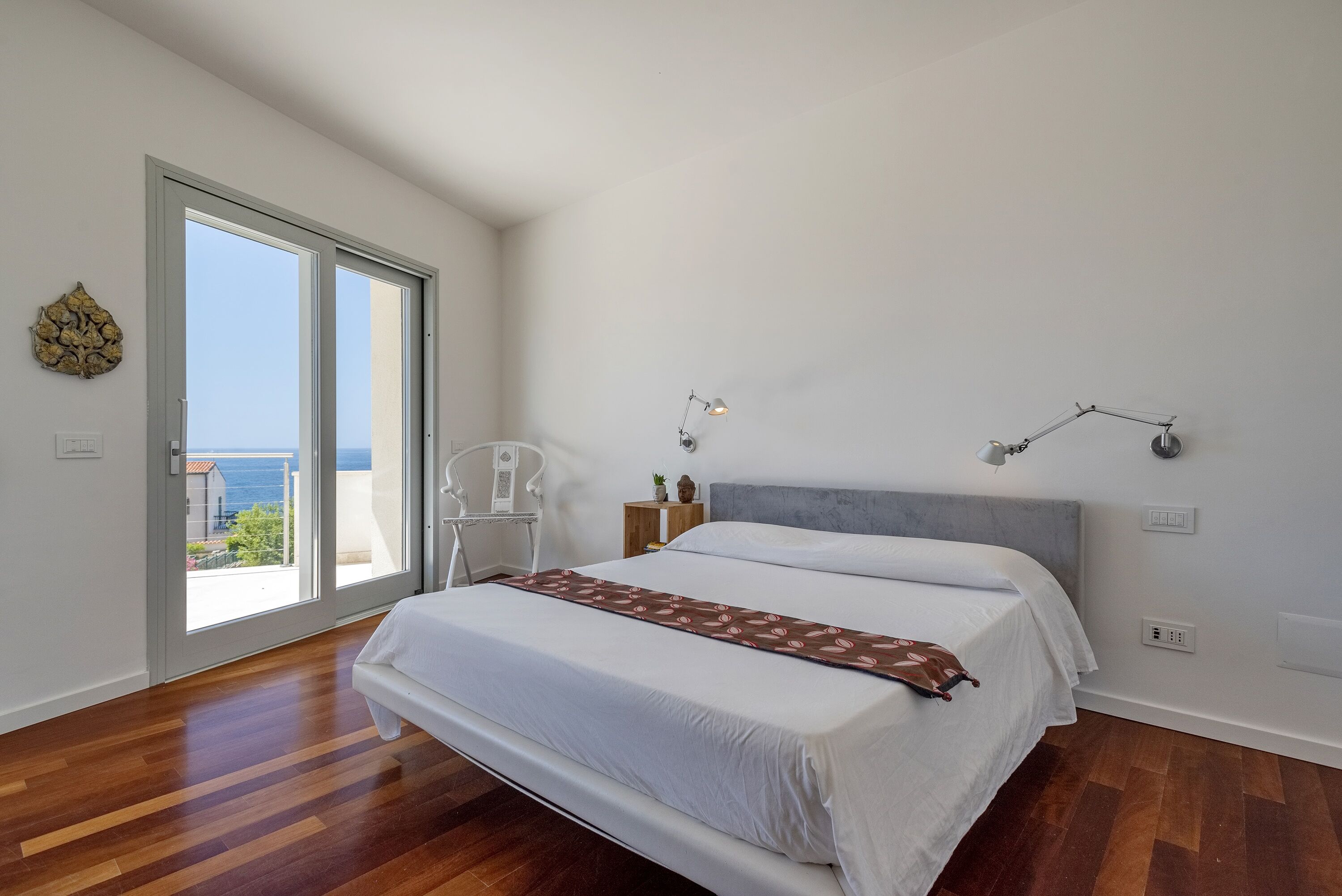 STUNNING SEAFRONT VILLA IN FERTILIA 10 guests