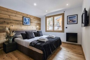 2 bedrooms, iron/ironing board, bed sheets
