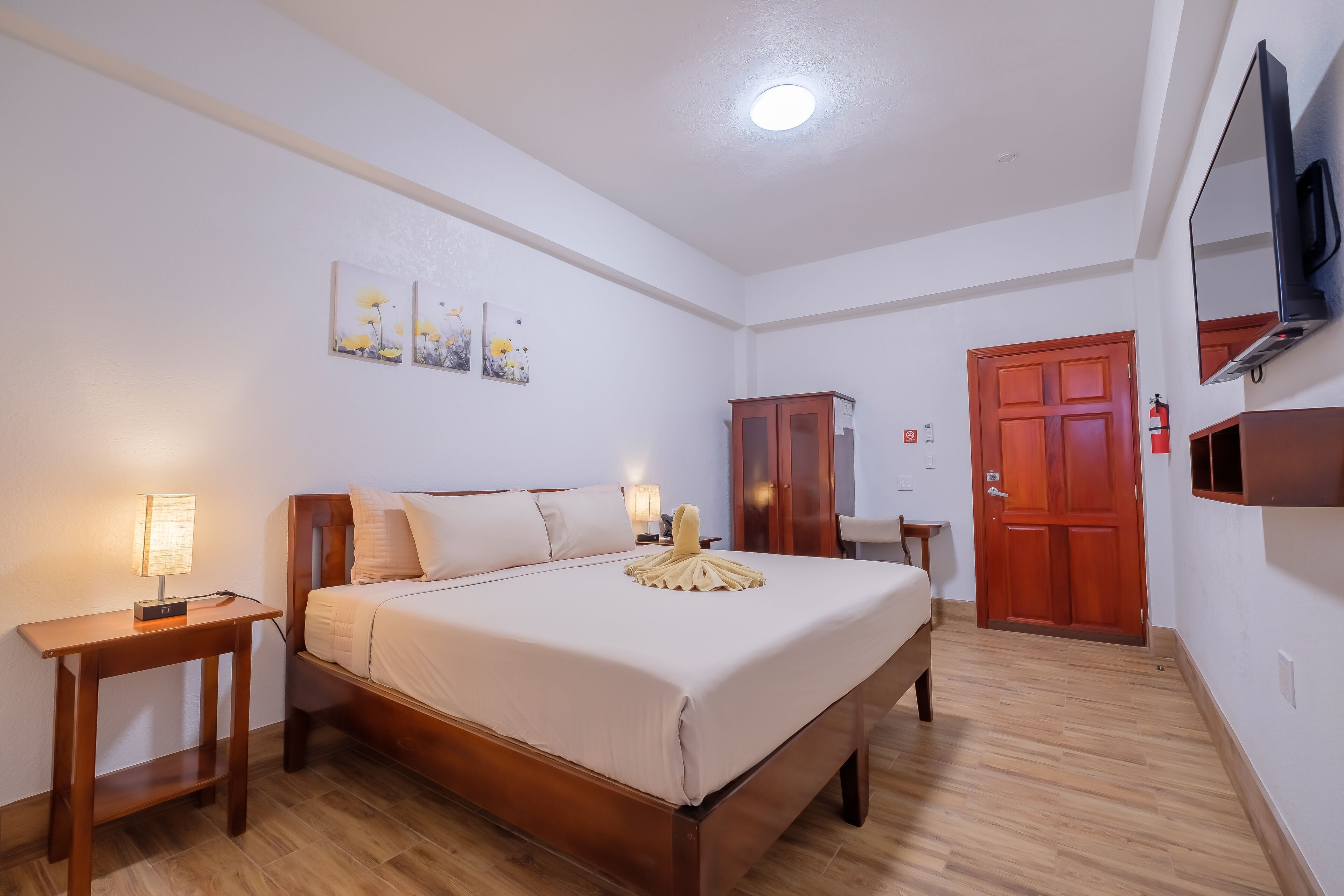 Premium bedding, in-room safe, individually decorated