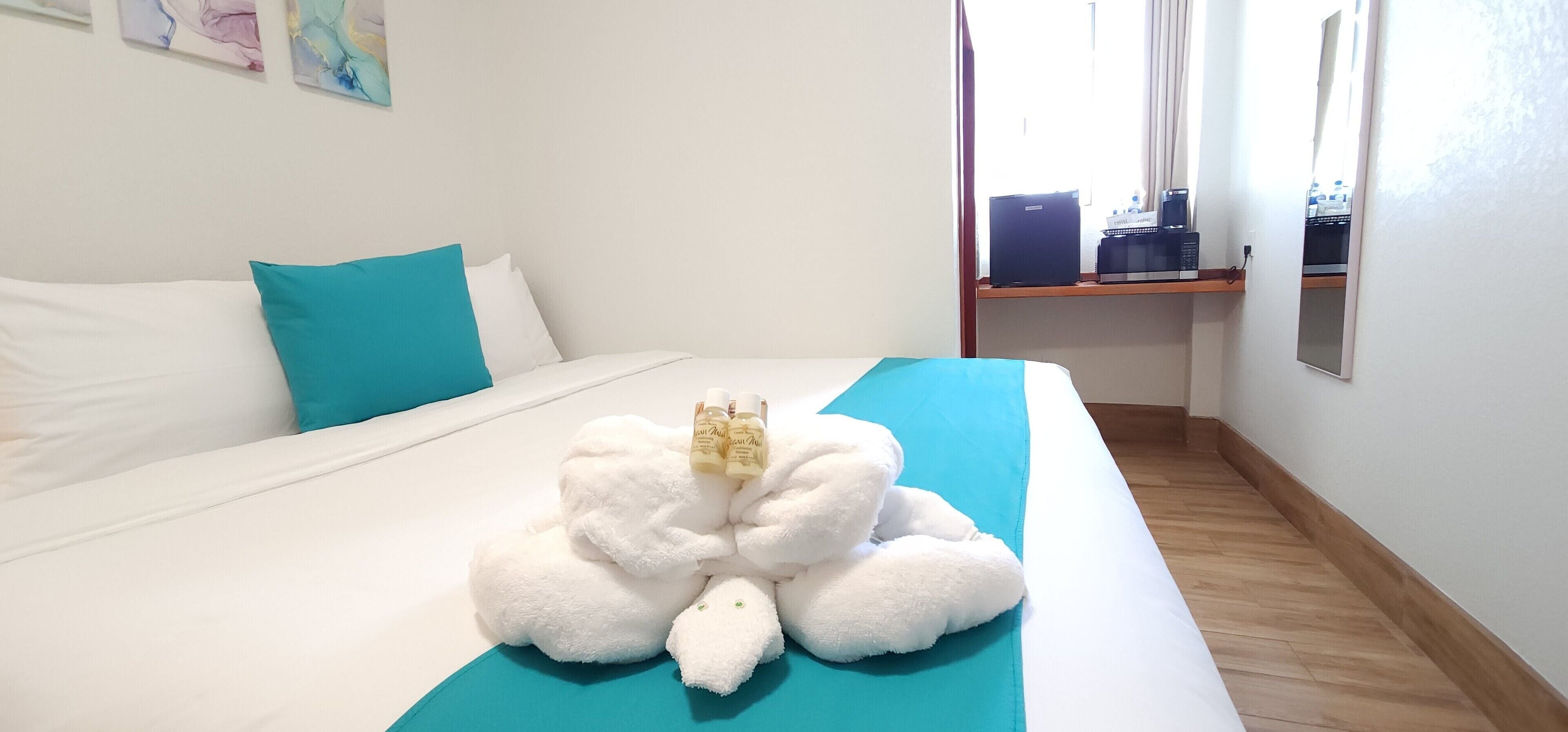 Deluxe King Room | Premium bedding, in-room safe, individually decorated