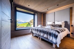 5 slaapkamers, een strijkplank/strijkijzer, reisbedje, wifi