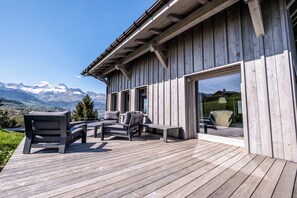 Terrace/patio - Chalet ANTEVA exceptional view of Mont Blanc, Aravis etc... (Combloux)