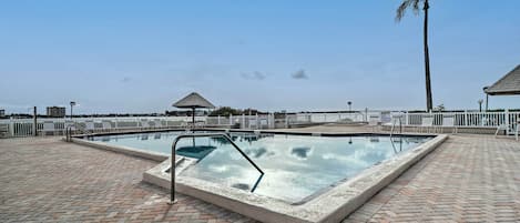 屋外プール、温水プール