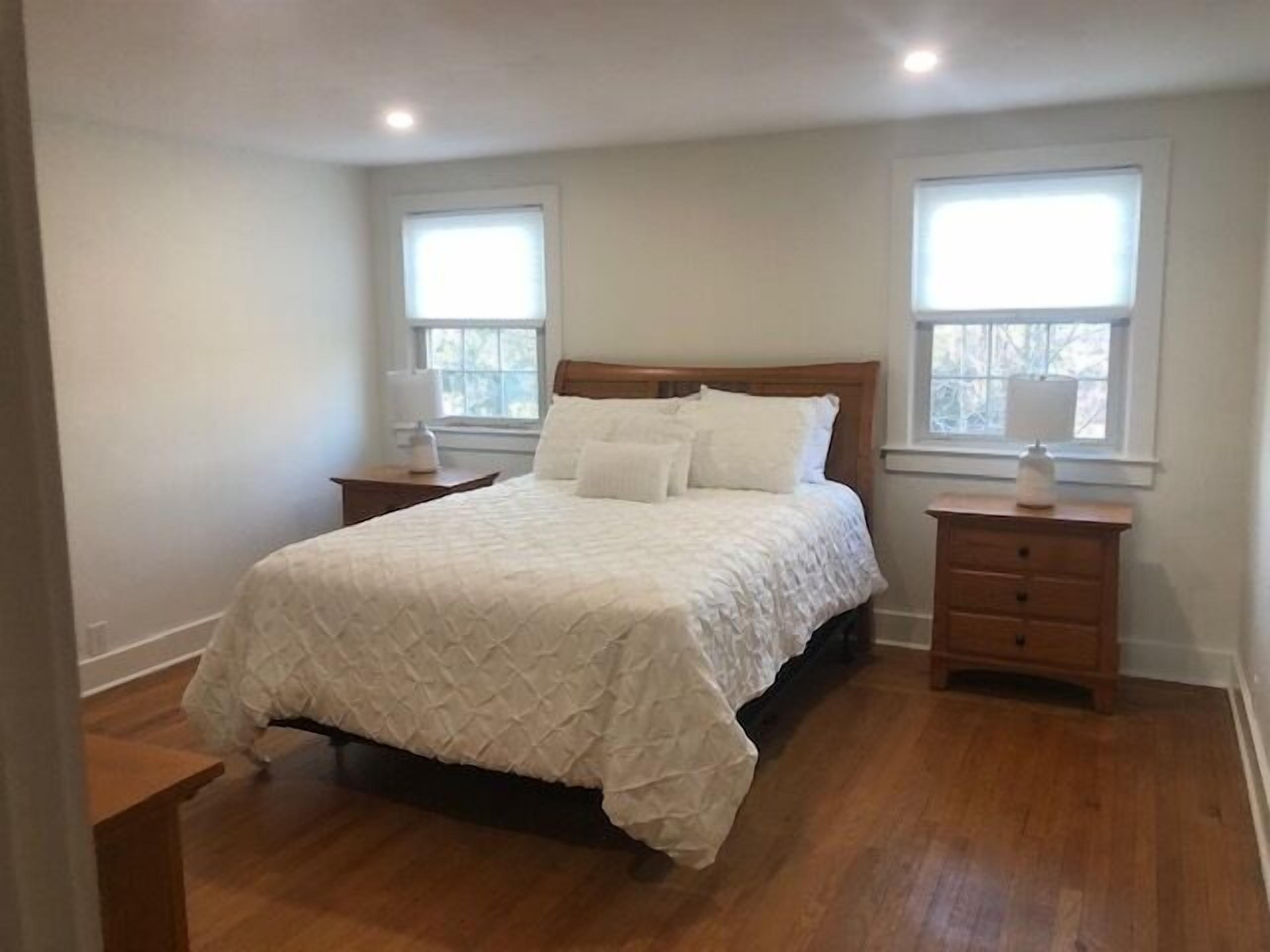 6 bedrooms, iron/ironing board, WiFi, bed sheets