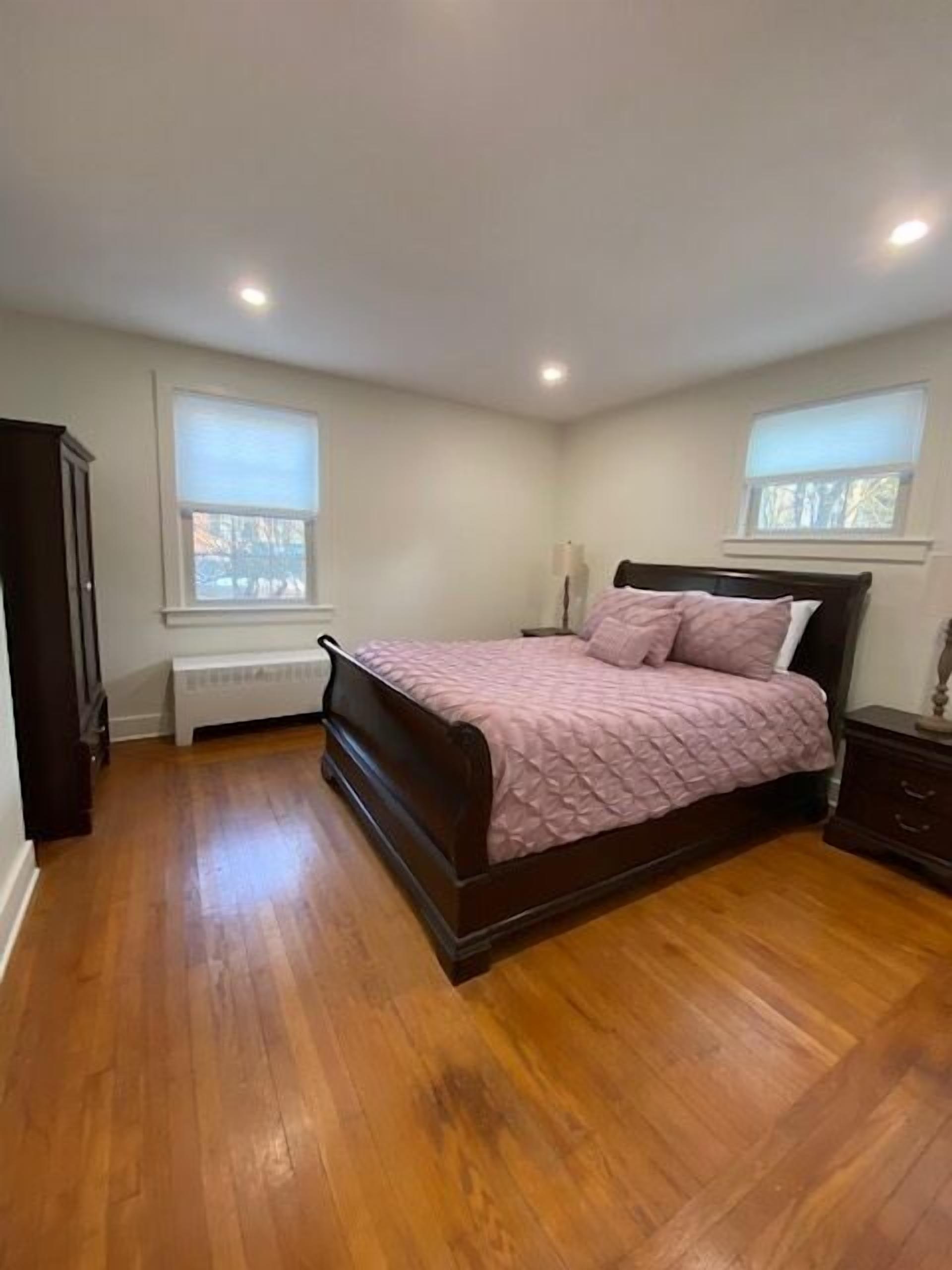 6 habitaciones, tabla de planchar con plancha, wifi y ropa de cama 