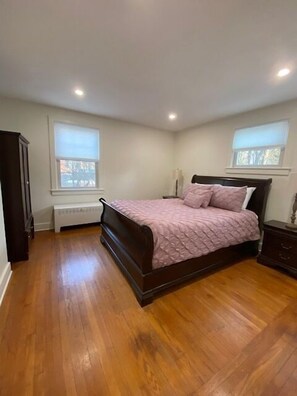 6 bedrooms, iron/ironing board, WiFi, bed sheets