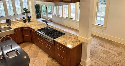 The Gator Manor – 6 Bedrooms Walk to UF / Stadium