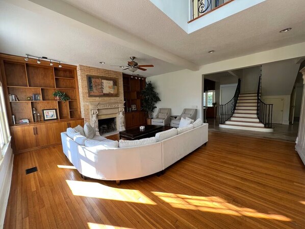 Téléviseur connecté, table de ping-pong