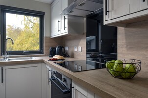 Superior Apartment, Private Bathroom (Apartment Feshie) | Private kitchen | Highchair