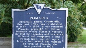 En historisk minnesplatta för Pomaria, South Carolina, som beskriver dess ursprungliga namn, när postkontoret inrättades, när namnet ändrades och när orten införlivades i en större administrativ enhet.