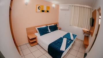 Quarto standard | Wi-Fi de cortesia, roupa de cama