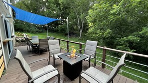 Outdoor dining - Secluded 3 bedroom Villa, Patio, BBQ + EV charger- Sleeps 9 max (Lake Geneva)