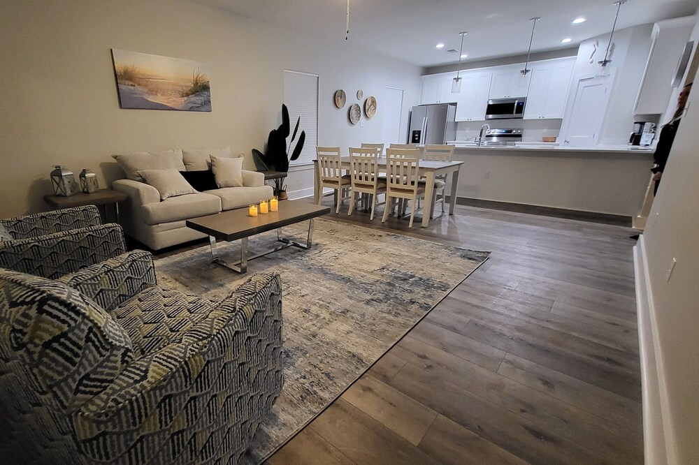 New Custom Home 1 block from beach and only minutes to downtown