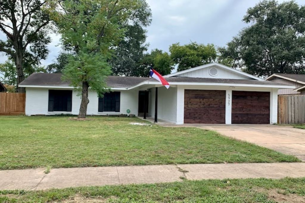 Beautiful home, located near all Houston attractions. 