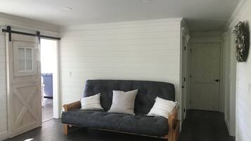 2 chambres, coffres-forts dans les chambres, lit parapluie