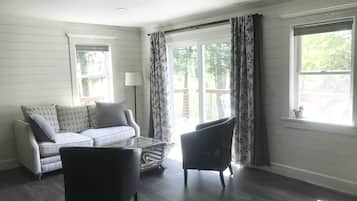 Smart TV, fireplace, DVD player, books