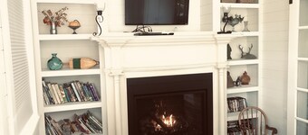 “Otter Getaway”
Cozy Damariscotta Lake Year Round Cottage