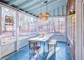 Dining - Private Chappaquiddick Retreat with Large Screened in Porch. Minutes from Beach! (Edgartown)