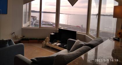 Apartment for 6 guests - View of sea and river- 200 m from the