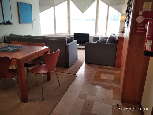 Apartment for 6 guests - View of sea and river- 200 m from the