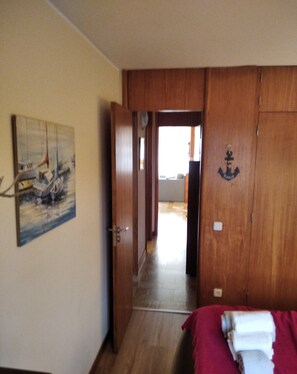 2 bedrooms, soundproofing, iron/ironing board, free WiFi
